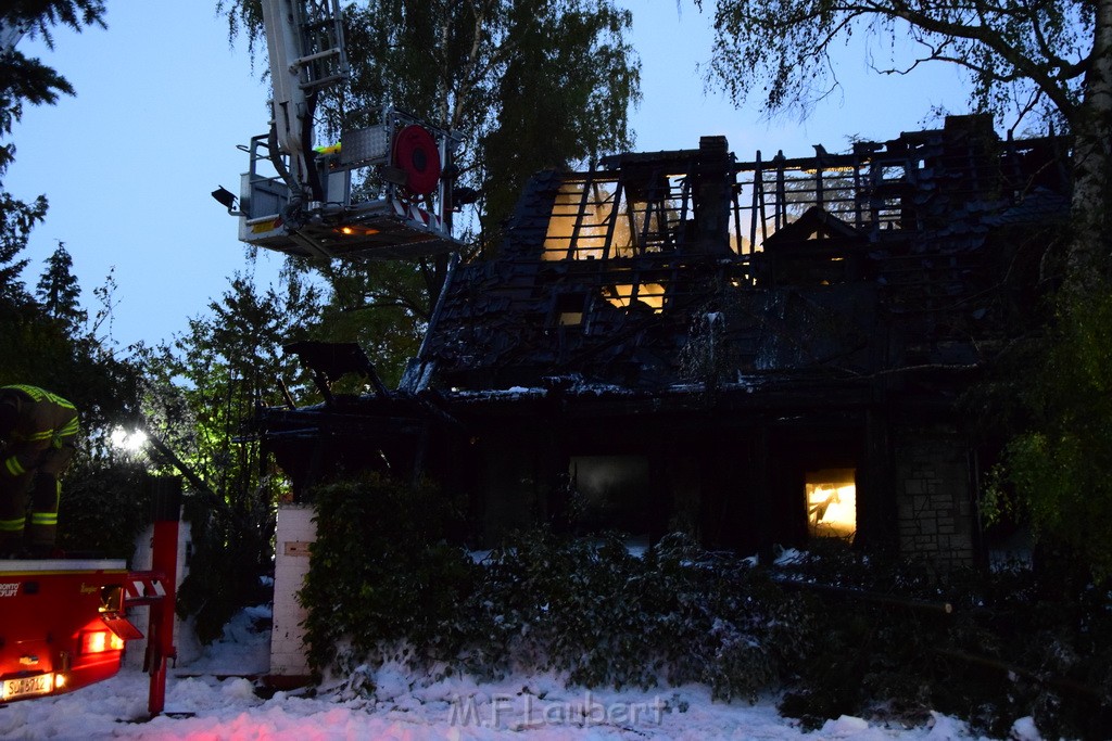 Grossfeuer Einfamilienhaus Siegburg Muehlengrabenstr P0723.JPG - Miklos Laubert